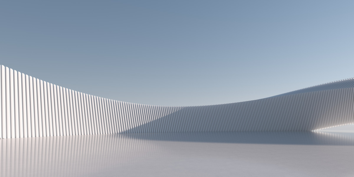 Elegante arco industrial con sutiles hendiduras simulando cortes a lo largo de su construccion en blanco en compose con el piso de marmol.