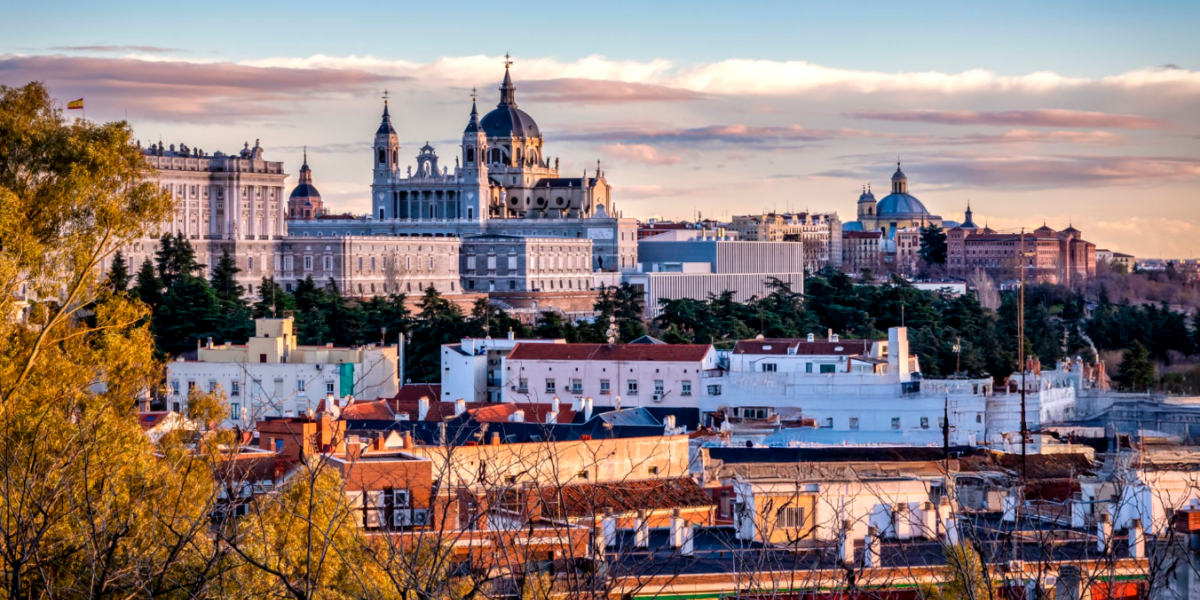 Madrid Almundena Catedral y Palacio Real atardecer paisaje urbano panorama España